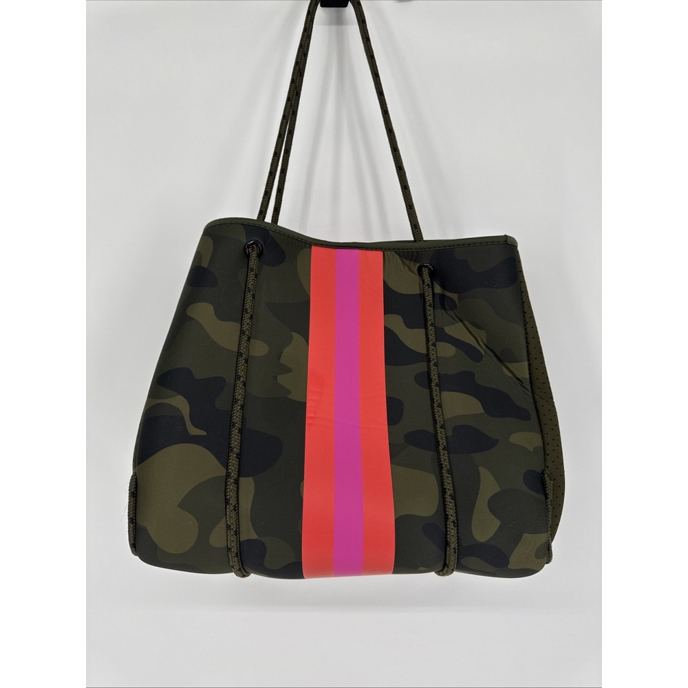 Social Threads Neoprene Large Camo Tote Bag Excellent Condition